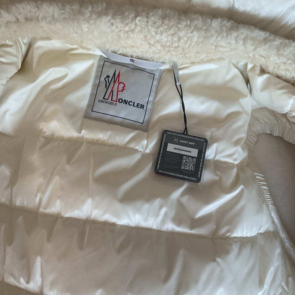 Moncler Grenoble White Quilted Jacket Vest with Shearling Collar - Picture 5 of 15